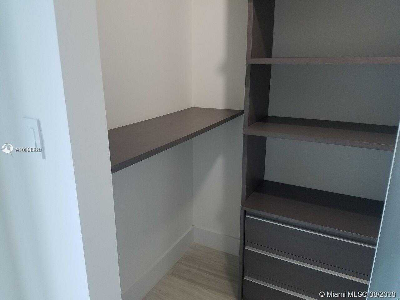 Imagen de Pequeño Objeto
