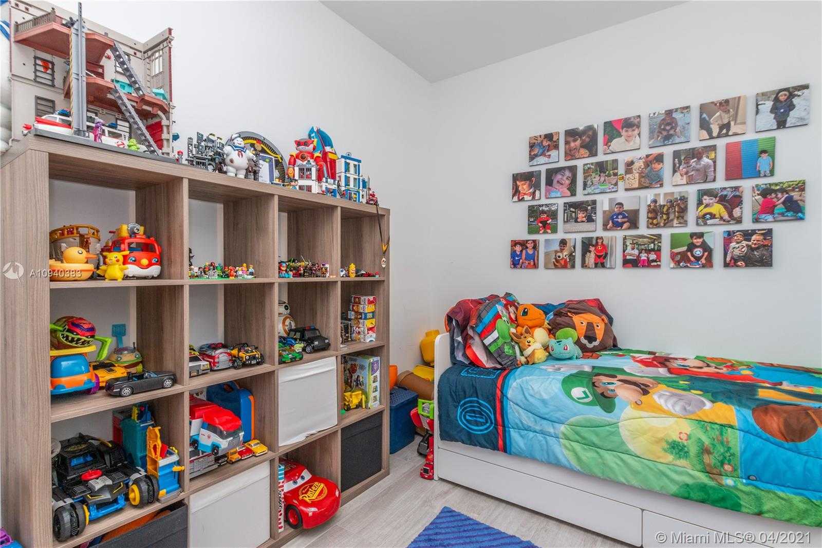 Imagen de Pequeño Objeto