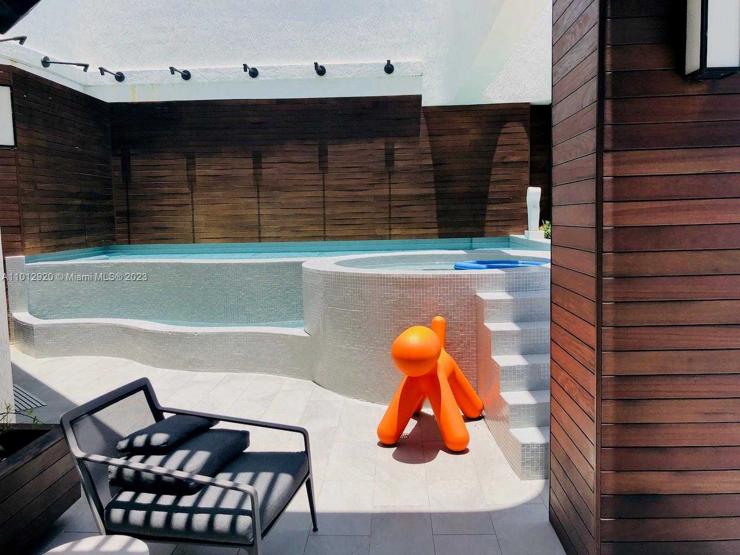 Imagen de Pequeño Objeto