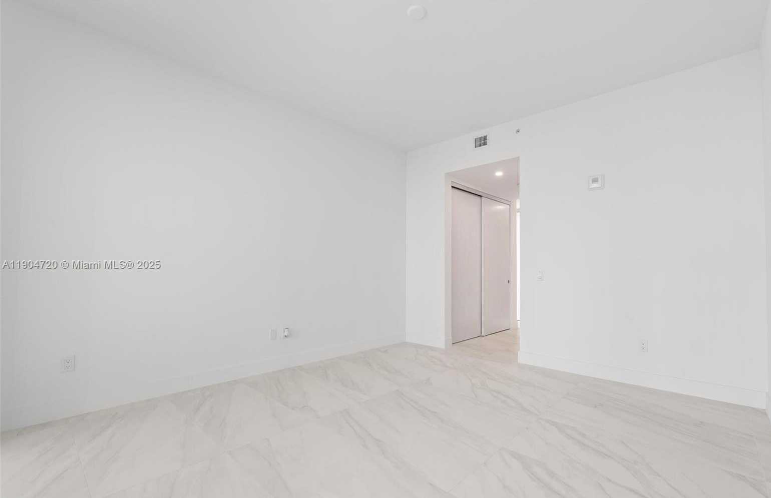 Imagen de Pequeño Objeto