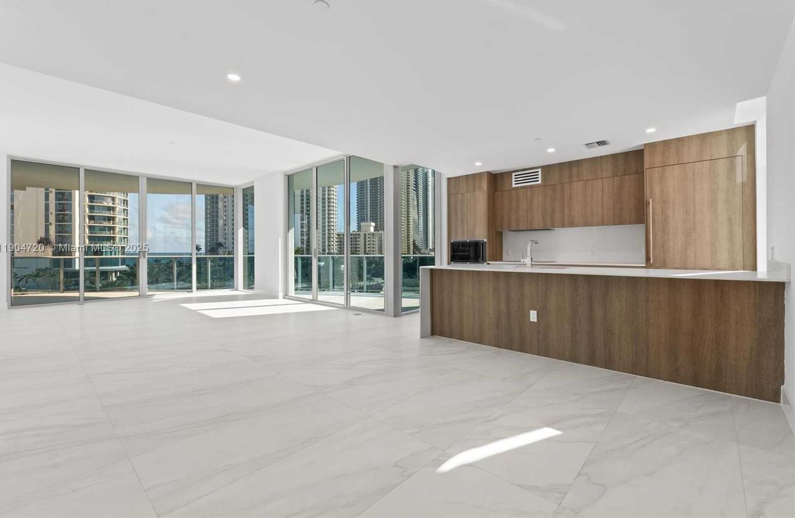 Imagen de Pequeño Objeto