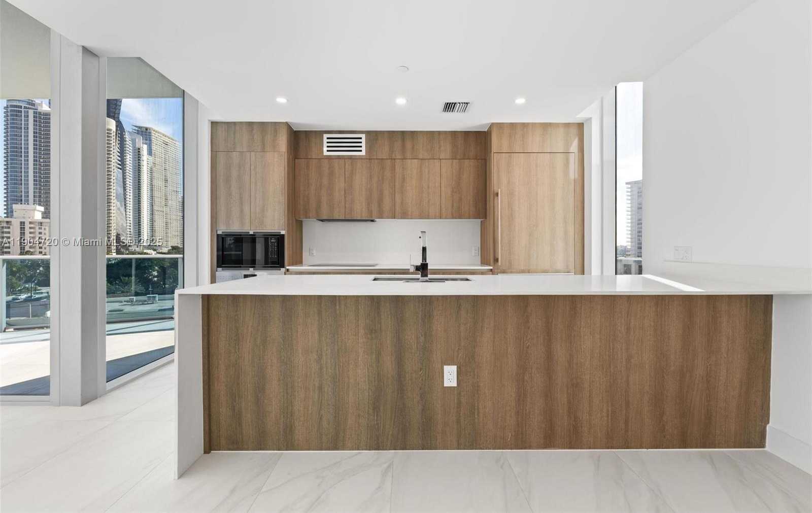 Imagen de Pequeño Objeto