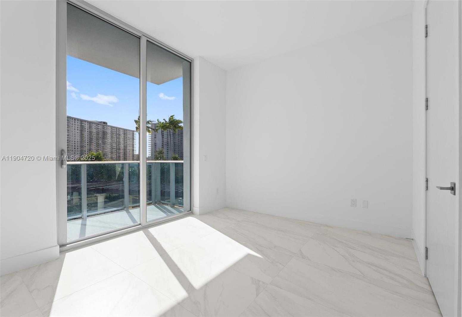 Imagen de Pequeño Objeto