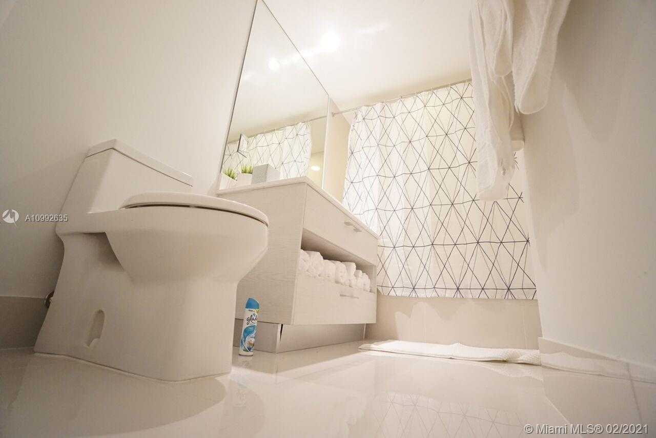 Imagen de Pequeño Objeto