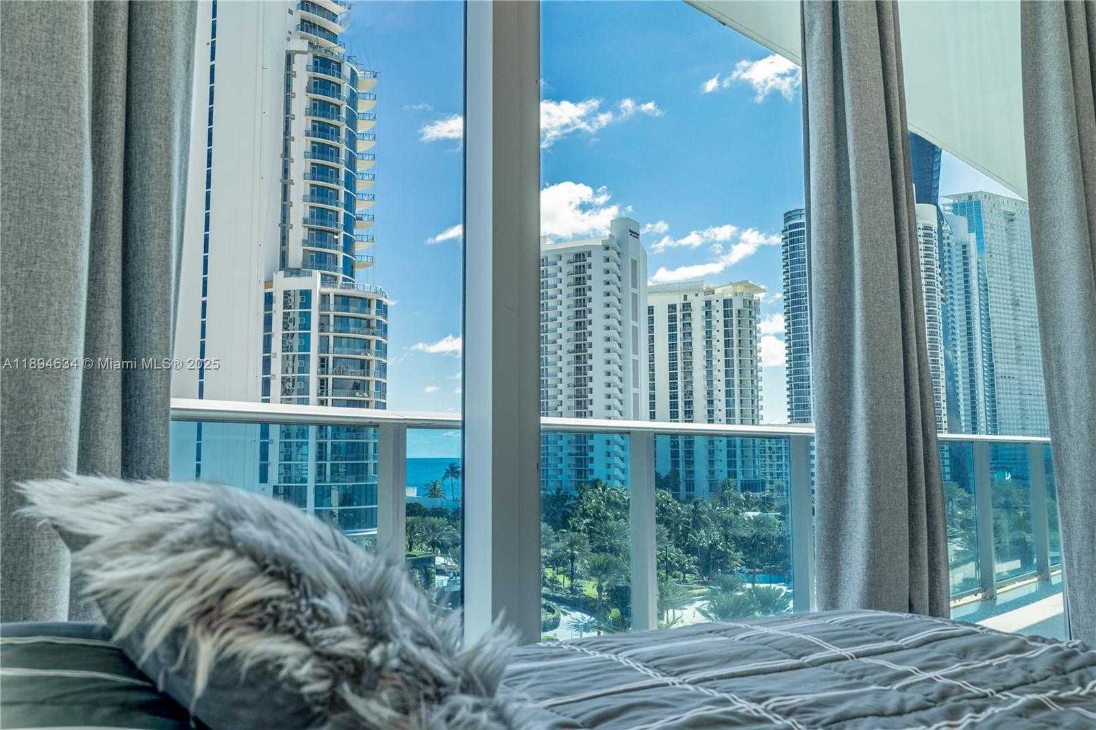 Imagen de Pequeño Objeto