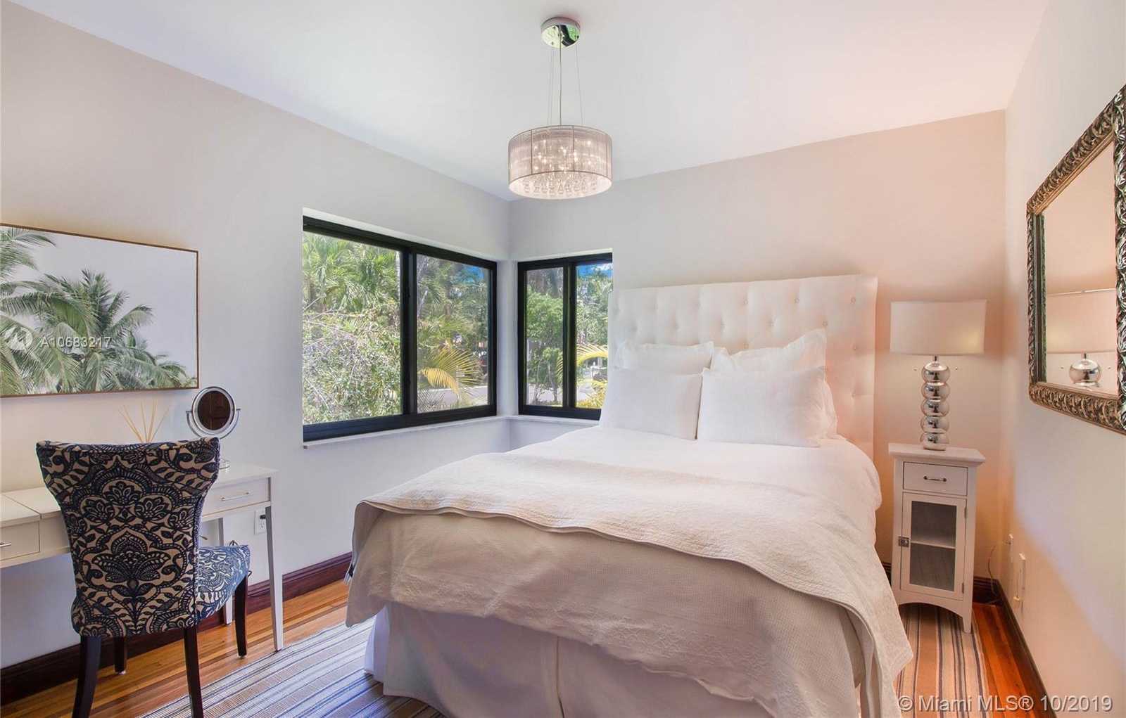 Small Image of 230 N Hibiscus Dr, Miami Beach, FL 33139, USA Number 16