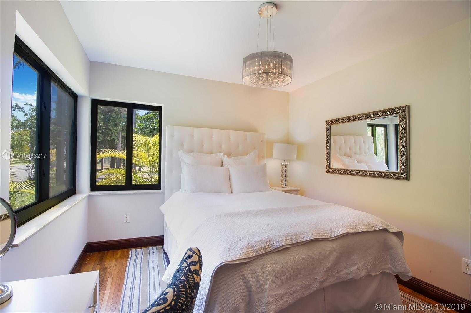 Small Image of 230 N Hibiscus Dr, Miami Beach, FL 33139, USA Number 17