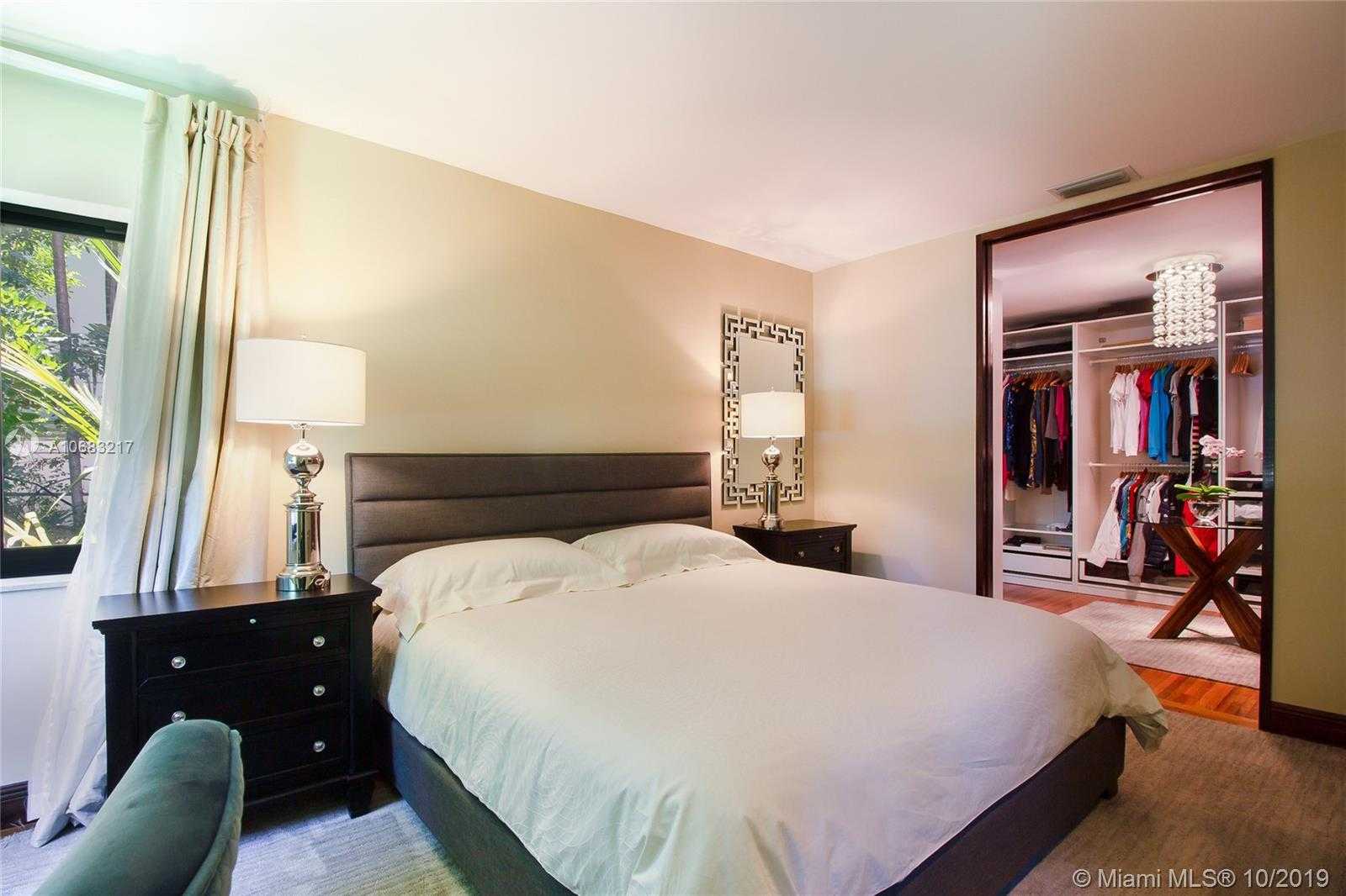 Small Image of 230 N Hibiscus Dr, Miami Beach, FL 33139, USA Number 19