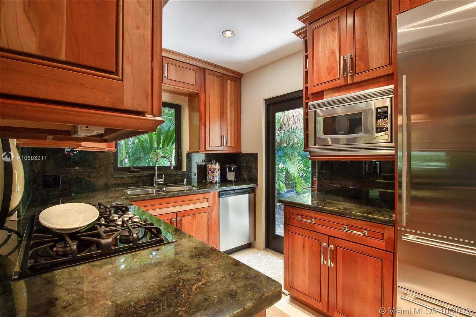 Small Image of 230 N Hibiscus Dr, Miami Beach, FL 33139, USA Number 7