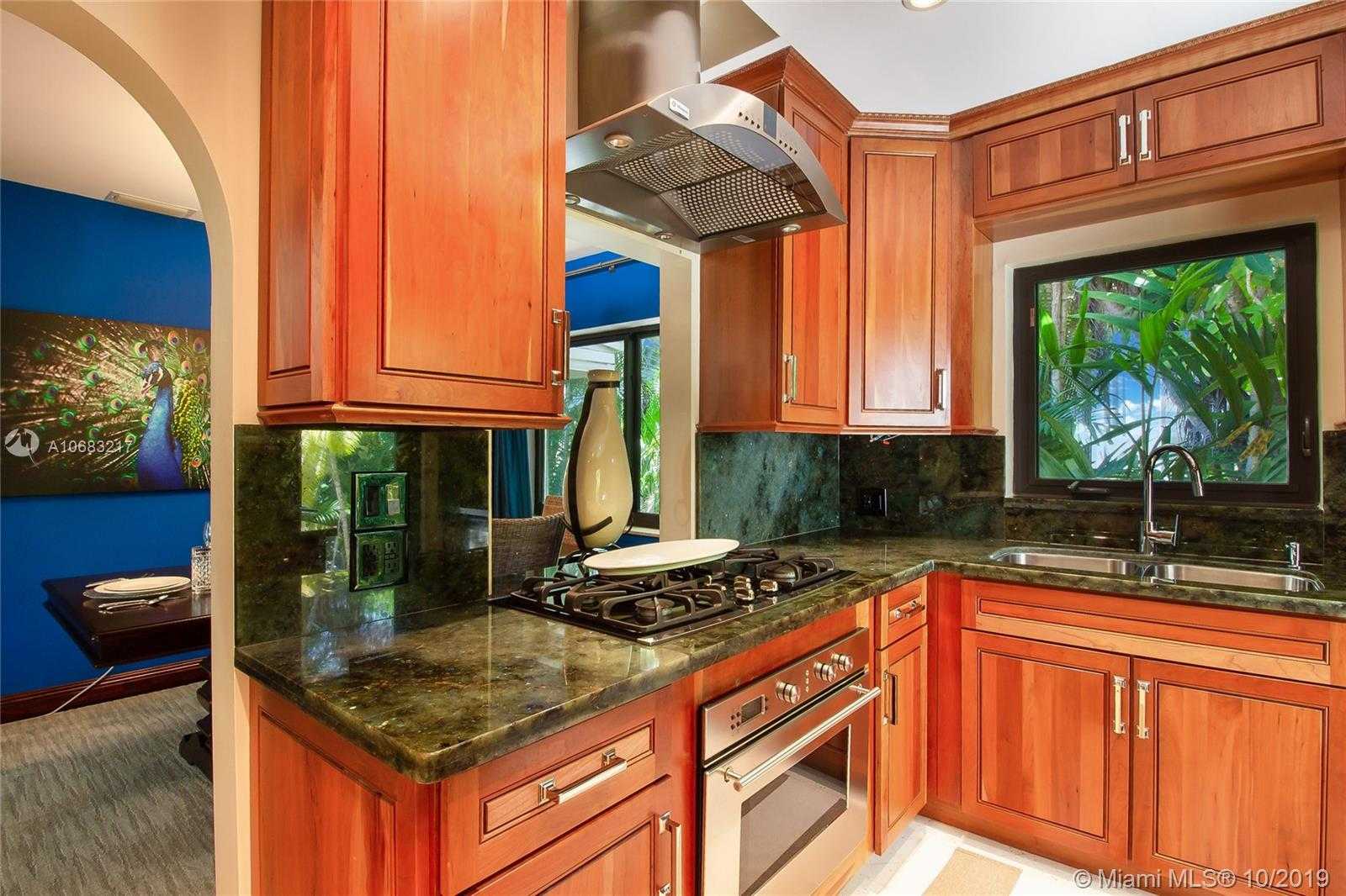 Small Image of 230 N Hibiscus Dr, Miami Beach, FL 33139, USA Number 8