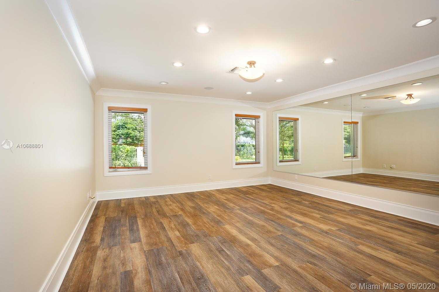 Small Image of 13471 SW 62nd Ave, Pinecrest, FL 33156, USA Number 32