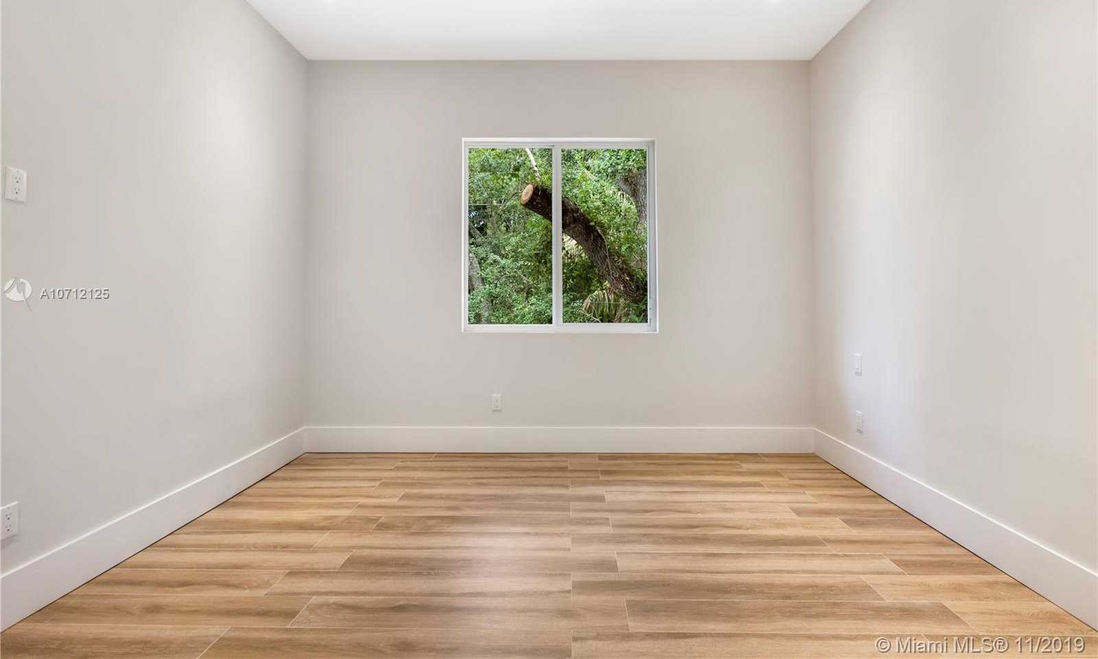Small Object Image