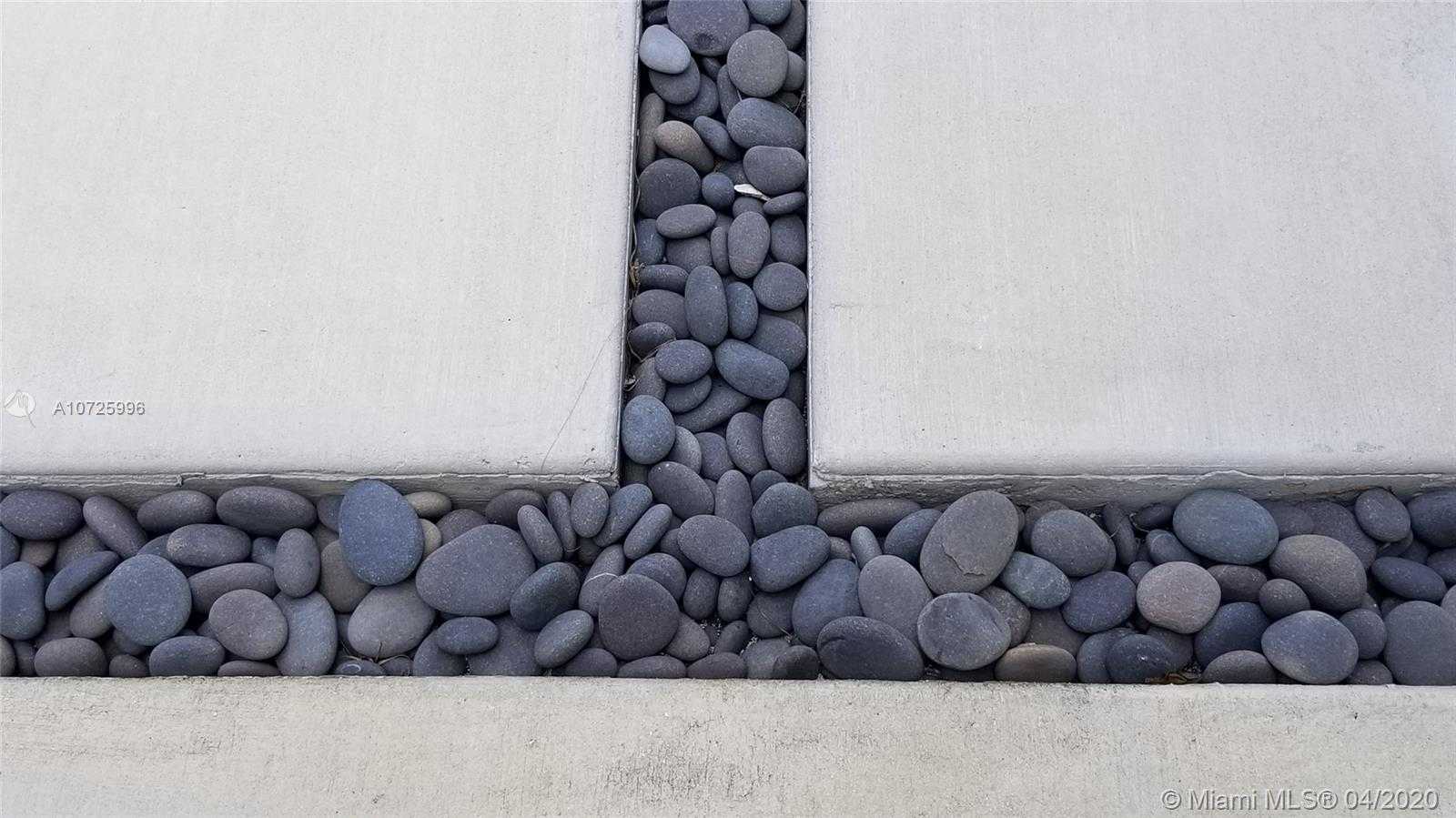 Small Object Image