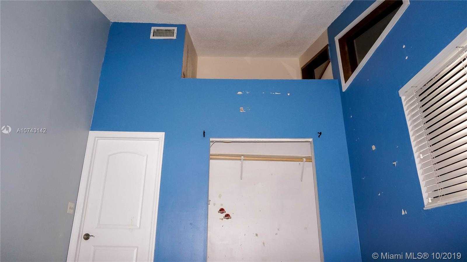Small Object Image