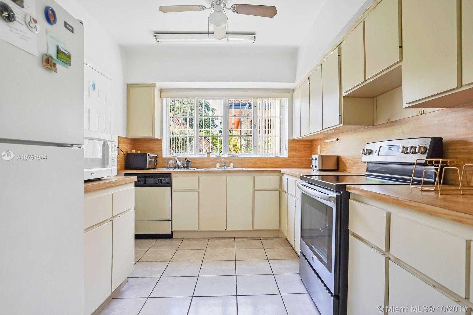 Small Image of 1225 LA MANCHA AVE, Coral Gables Number 10
