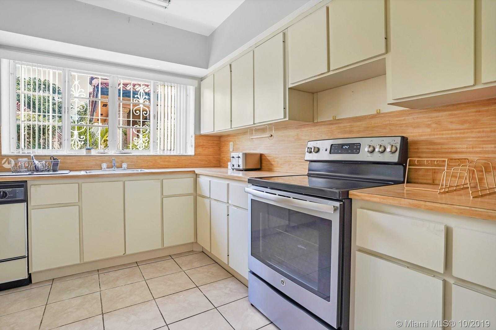 Small Image of 1225 LA MANCHA AVE, Coral Gables Number 11