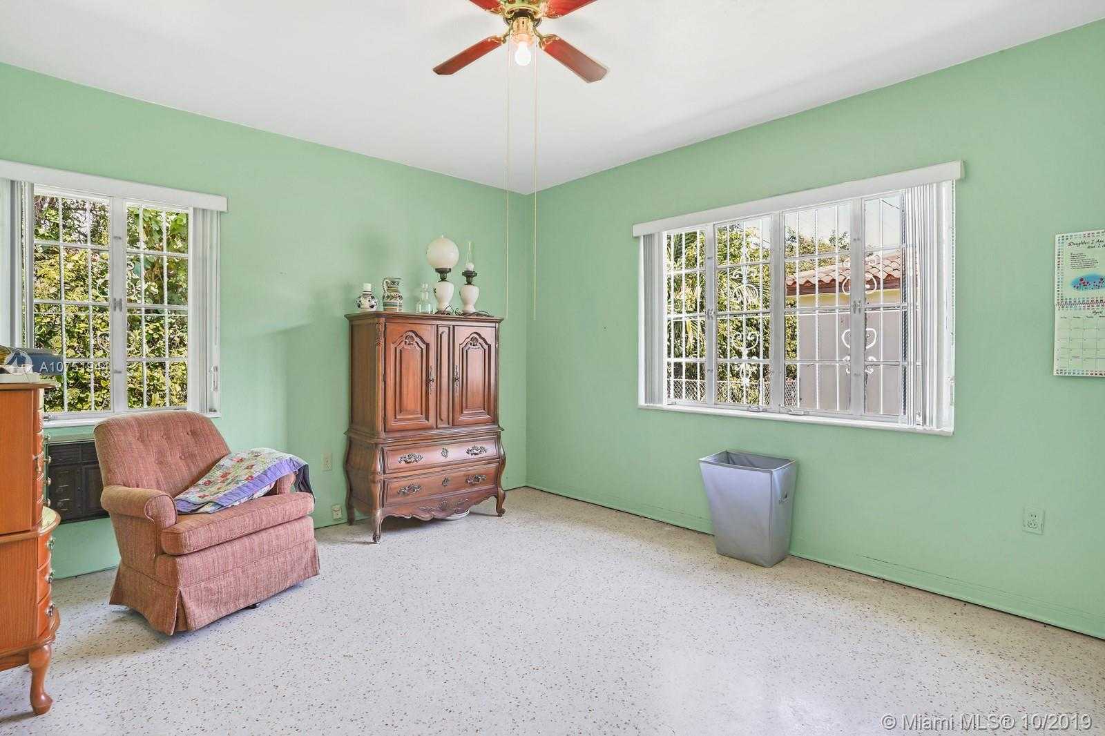 Small Image of 1225 LA MANCHA AVE, Coral Gables Number 3