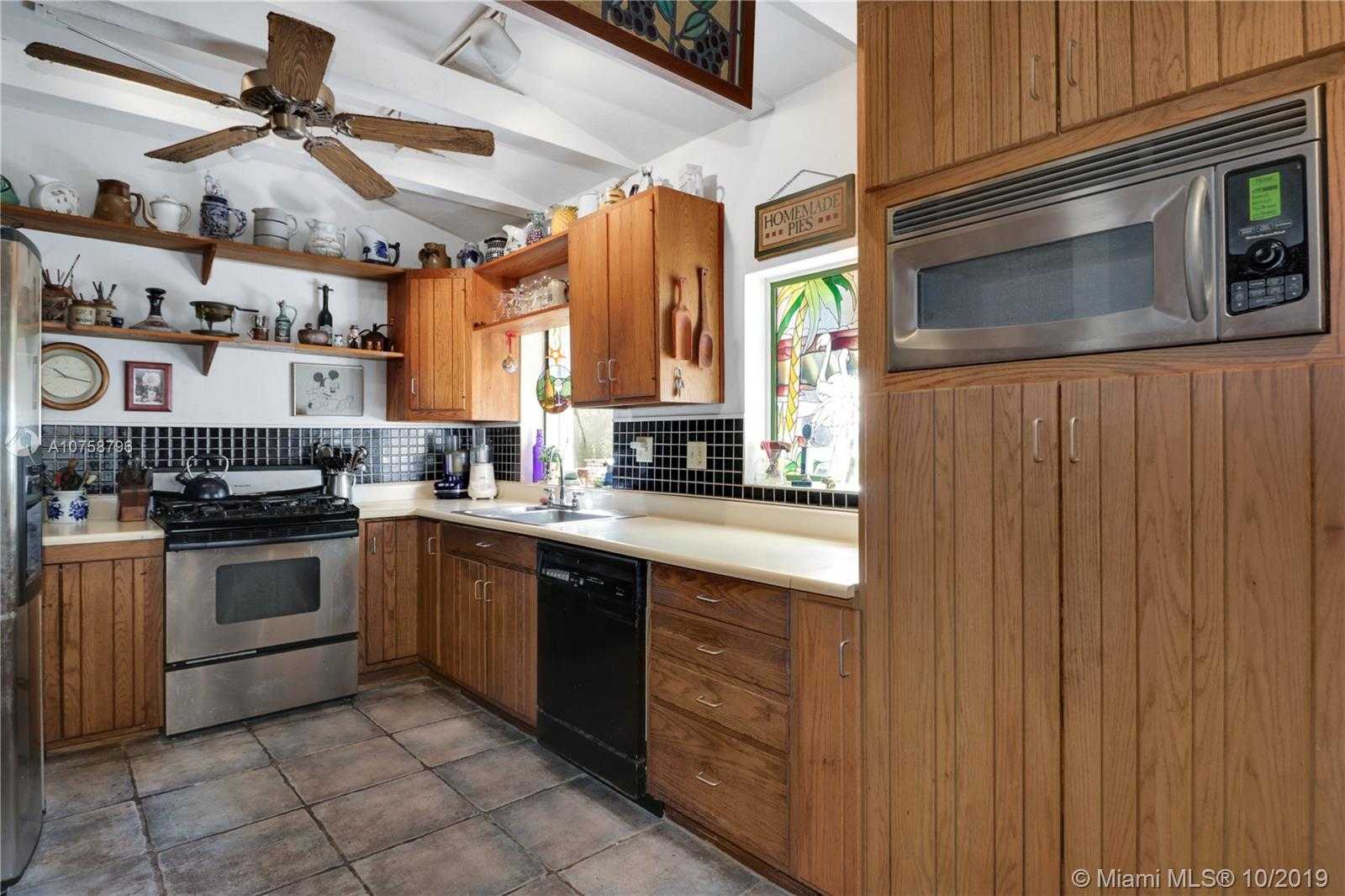 Small Image of 5890 SOUTH WEST 80TH ST, South Miami Number 14
