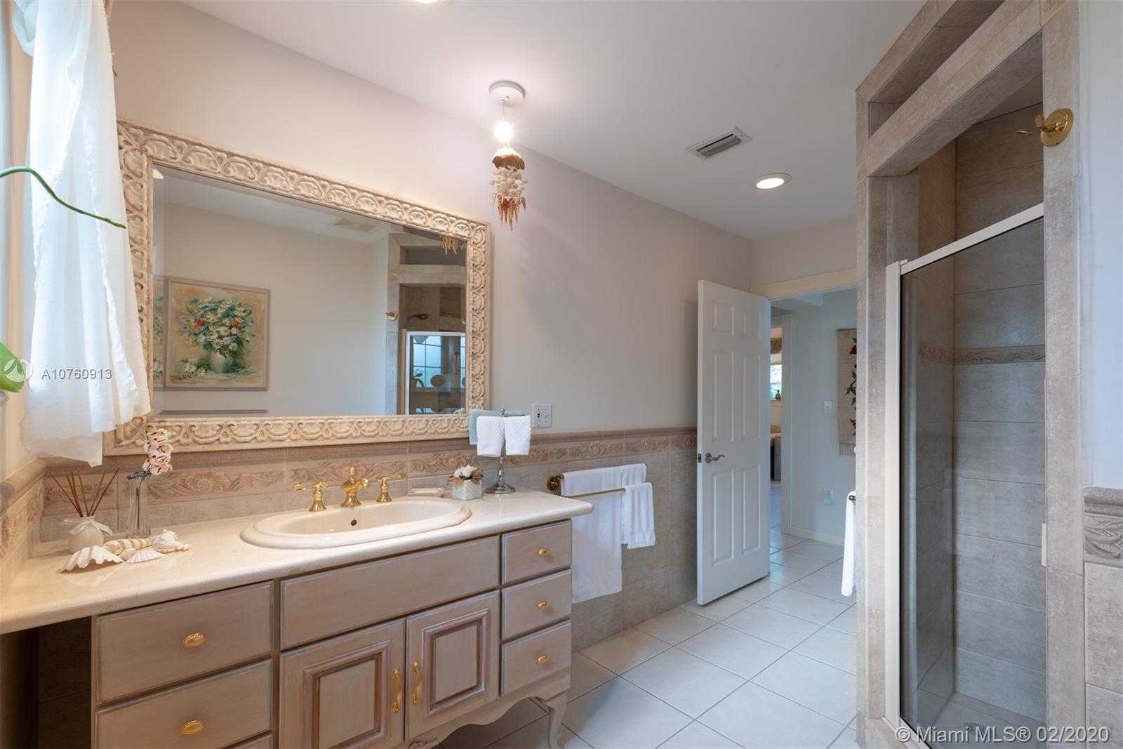 Small Image of 155 ATLANTIC CIRCLE DR, Tavernier Number 39