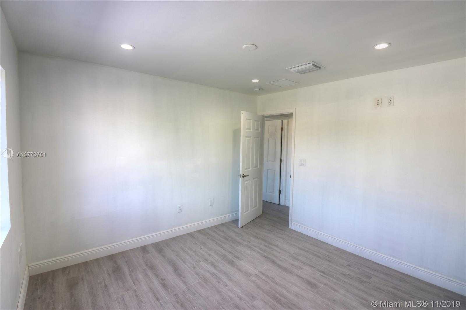 Small Image of 8220 NORTH WEST 181 ST, Miami Number 12