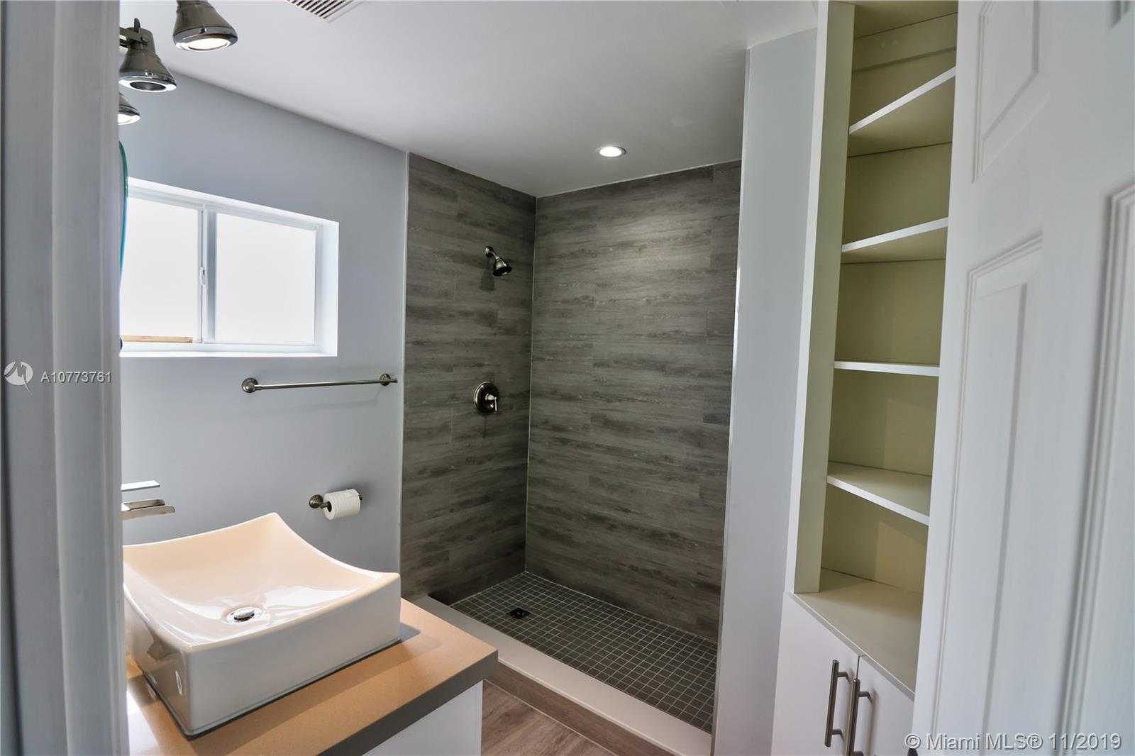 Small Image of 8220 NORTH WEST 181 ST, Miami Number 14