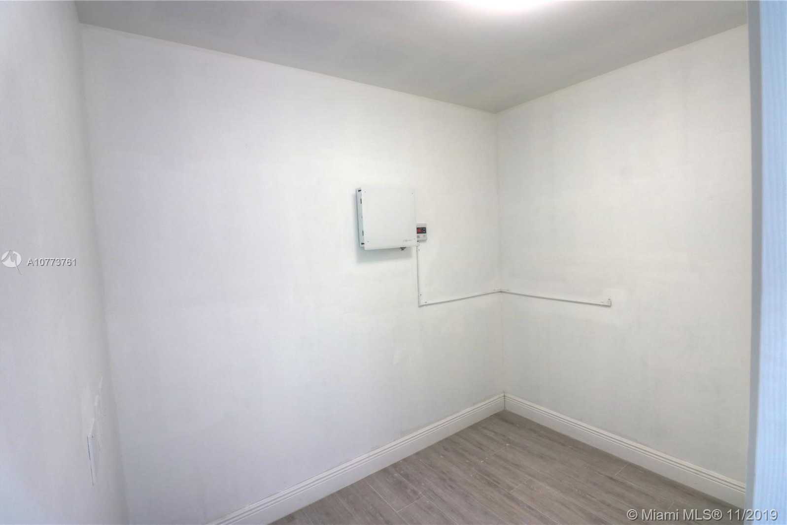 Small Image of 8220 NORTH WEST 181 ST, Miami Number 19