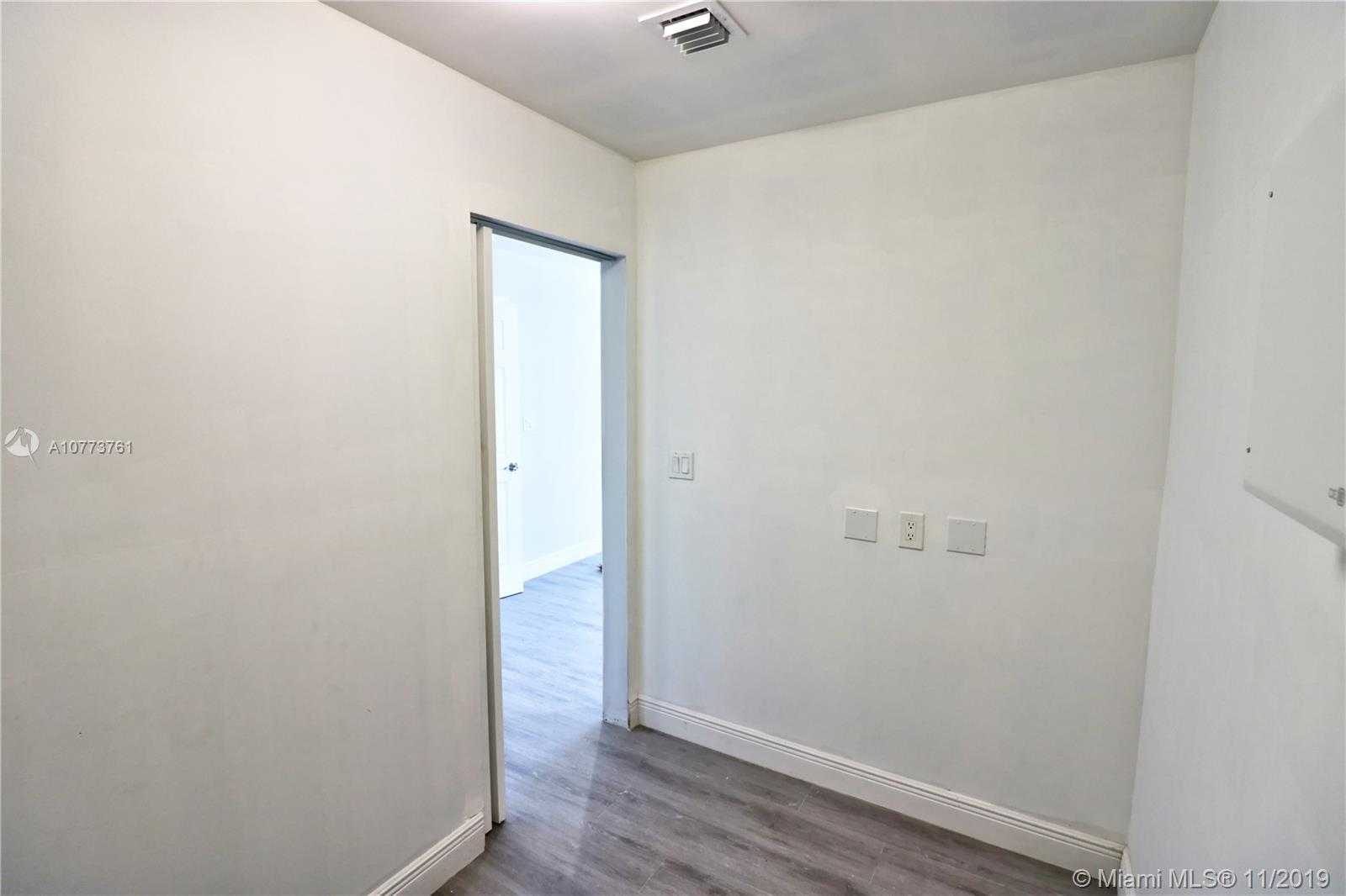Small Image of 8220 NORTH WEST 181 ST, Miami Number 20