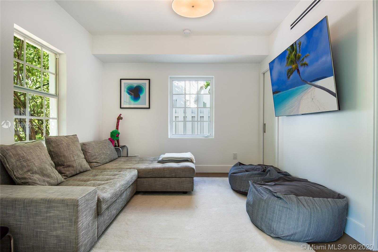 Small Image of 939 WEST 47TH CT, Miami Beach Number 8