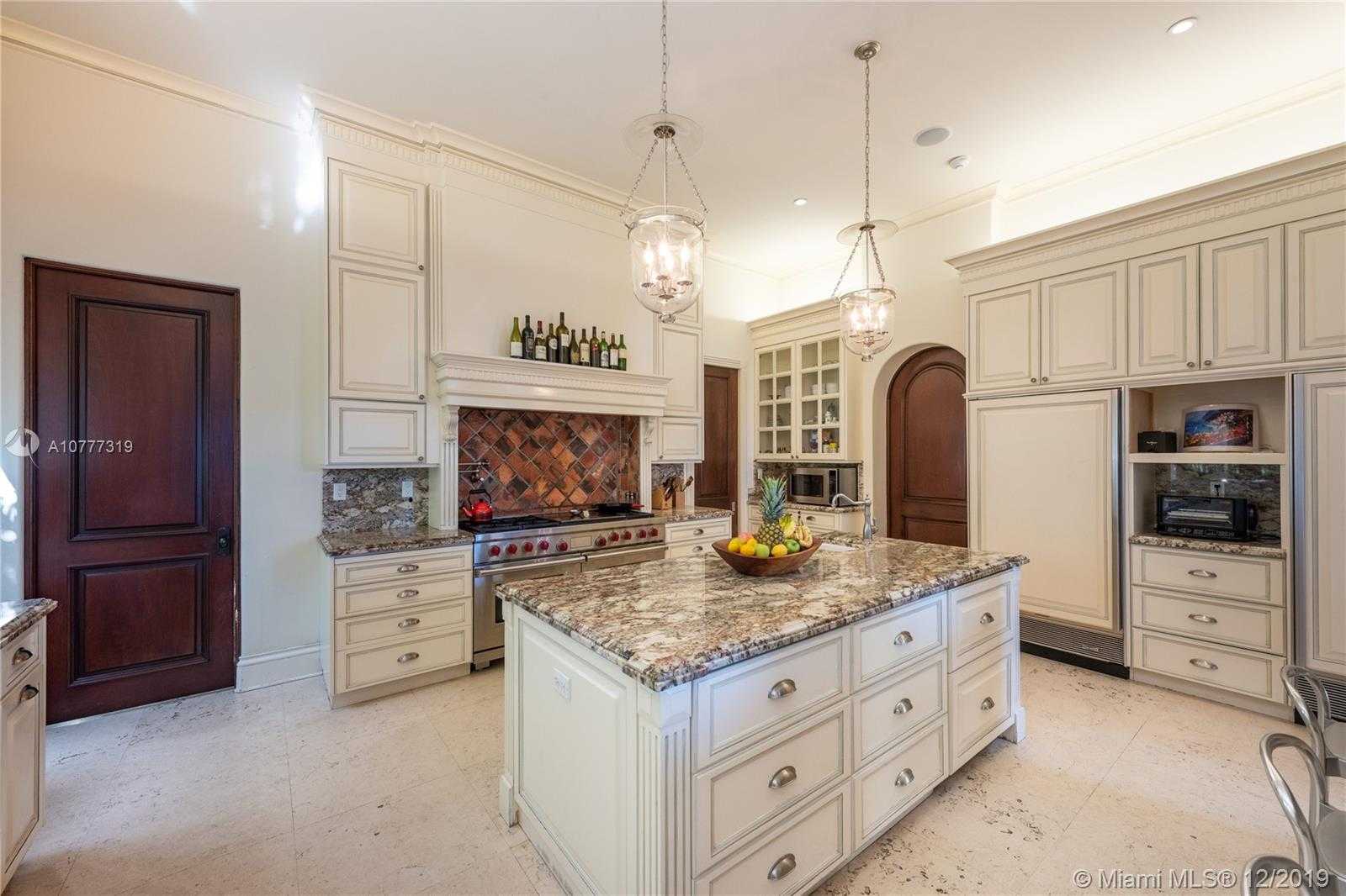 Small Image of 714 LAKEVIEW DR, Miami Beach Number 16