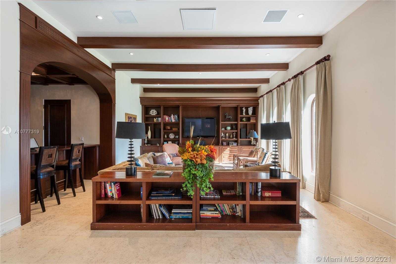 Small Image of 714 LAKEVIEW DR, Miami Beach Number 3