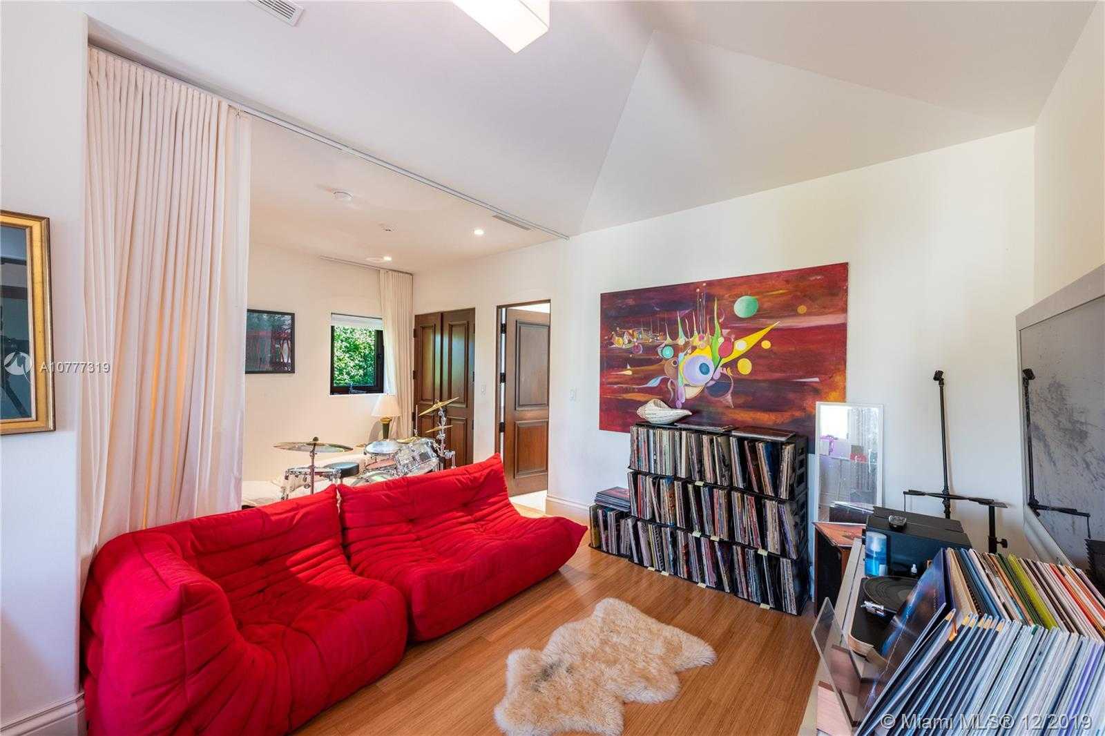 Small Image of 714 LAKEVIEW DR, Miami Beach Number 33