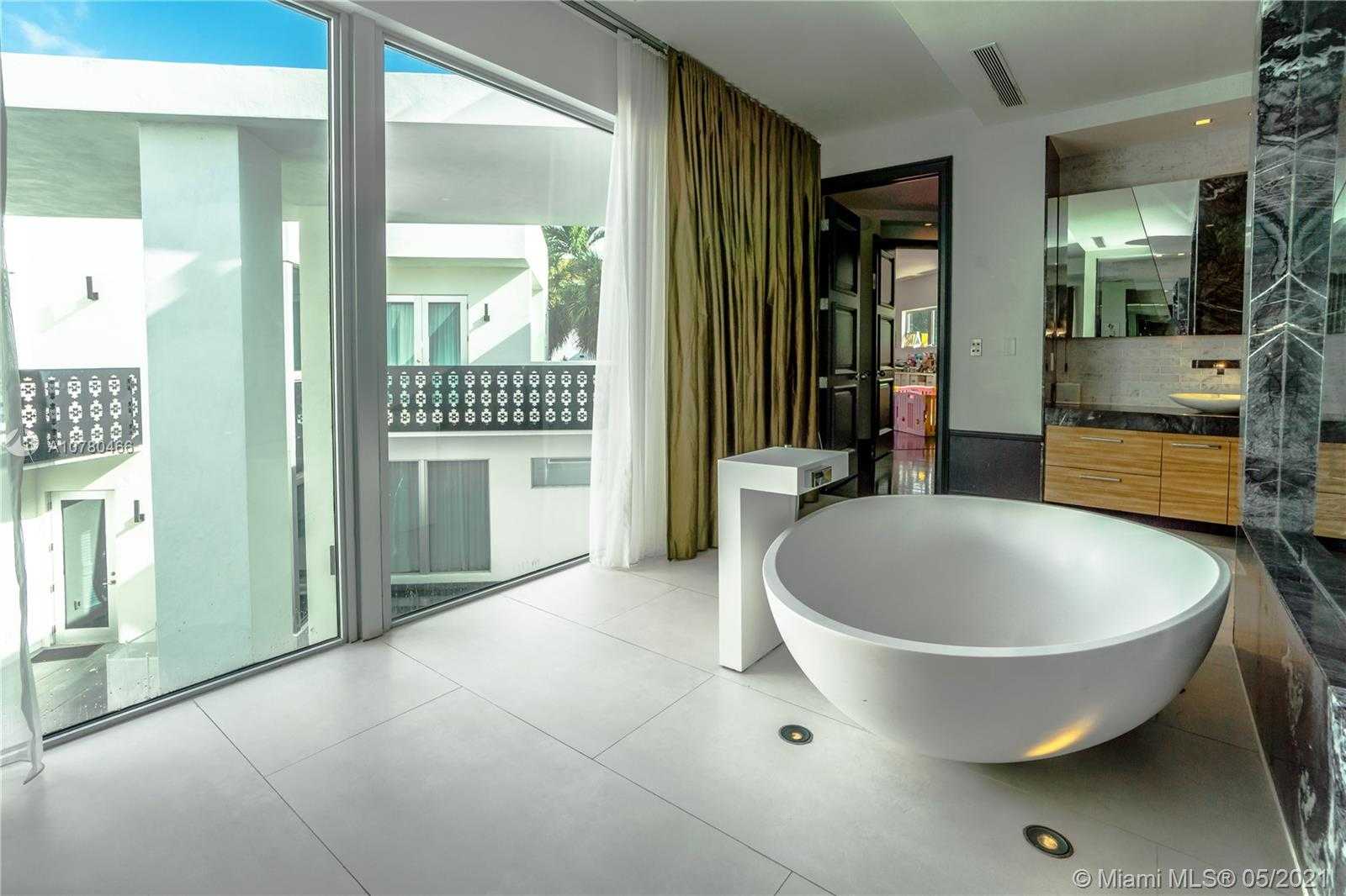 Small Image of 56 BAL BAY DR, Bal Harbour Number 26
