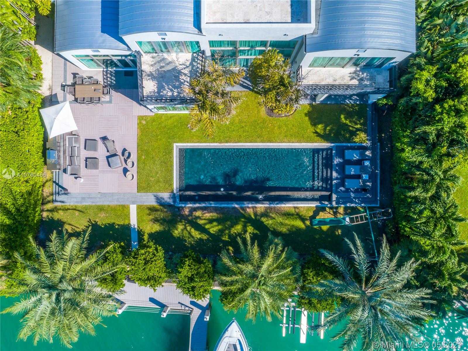 Small Image of 56 BAL BAY DR, Bal Harbour Number 4