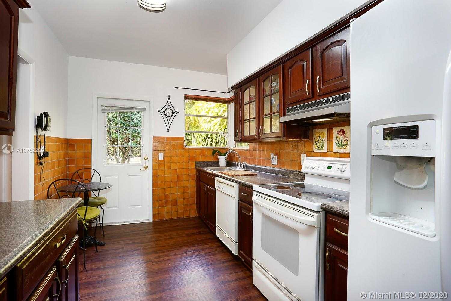 Small Image of 1541 PALANCIA AVE, Coral Gables Number 10
