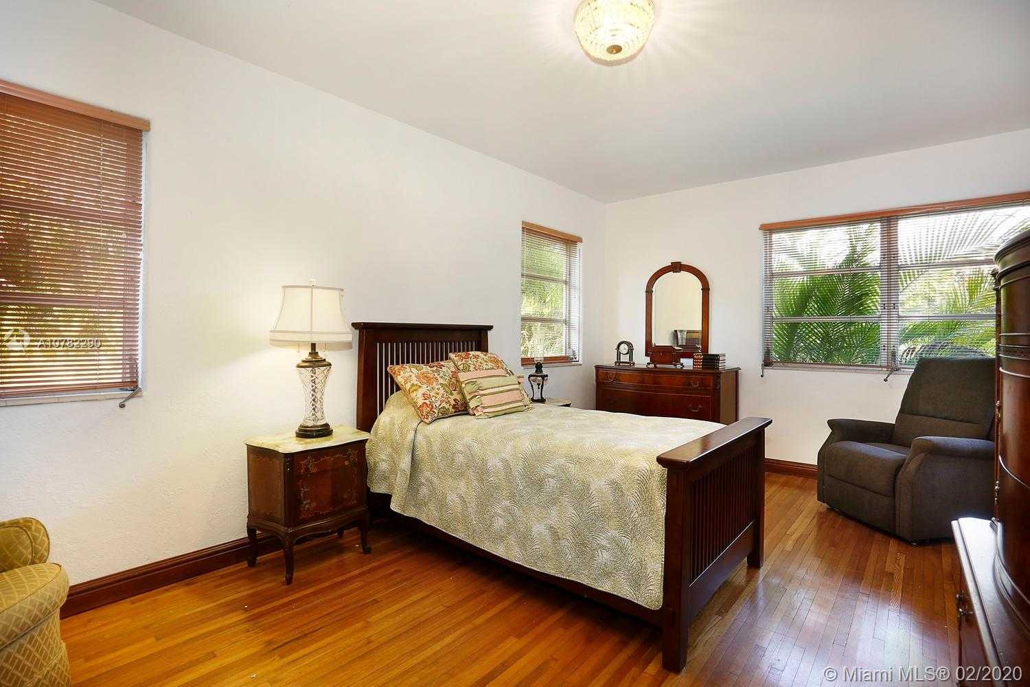 Small Image of 1541 PALANCIA AVE, Coral Gables Number 11