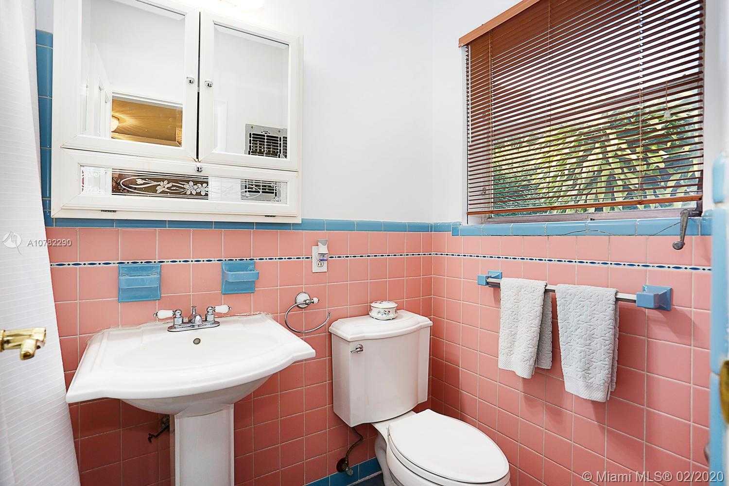 Small Image of 1541 PALANCIA AVE, Coral Gables Number 13