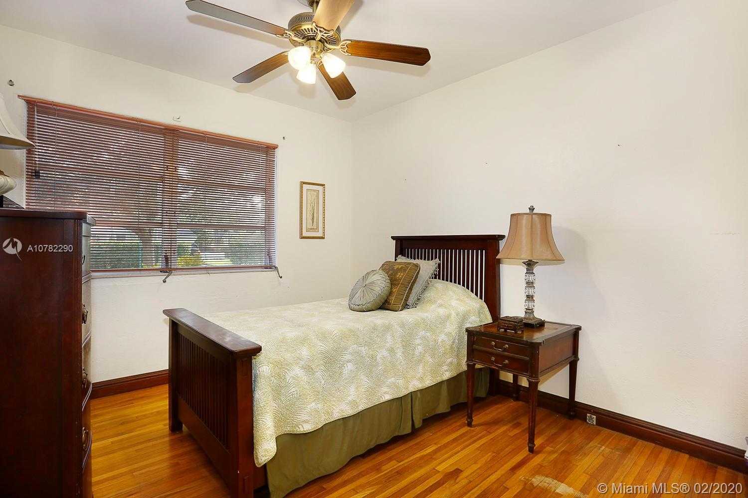 Small Image of 1541 PALANCIA AVE, Coral Gables Number 15