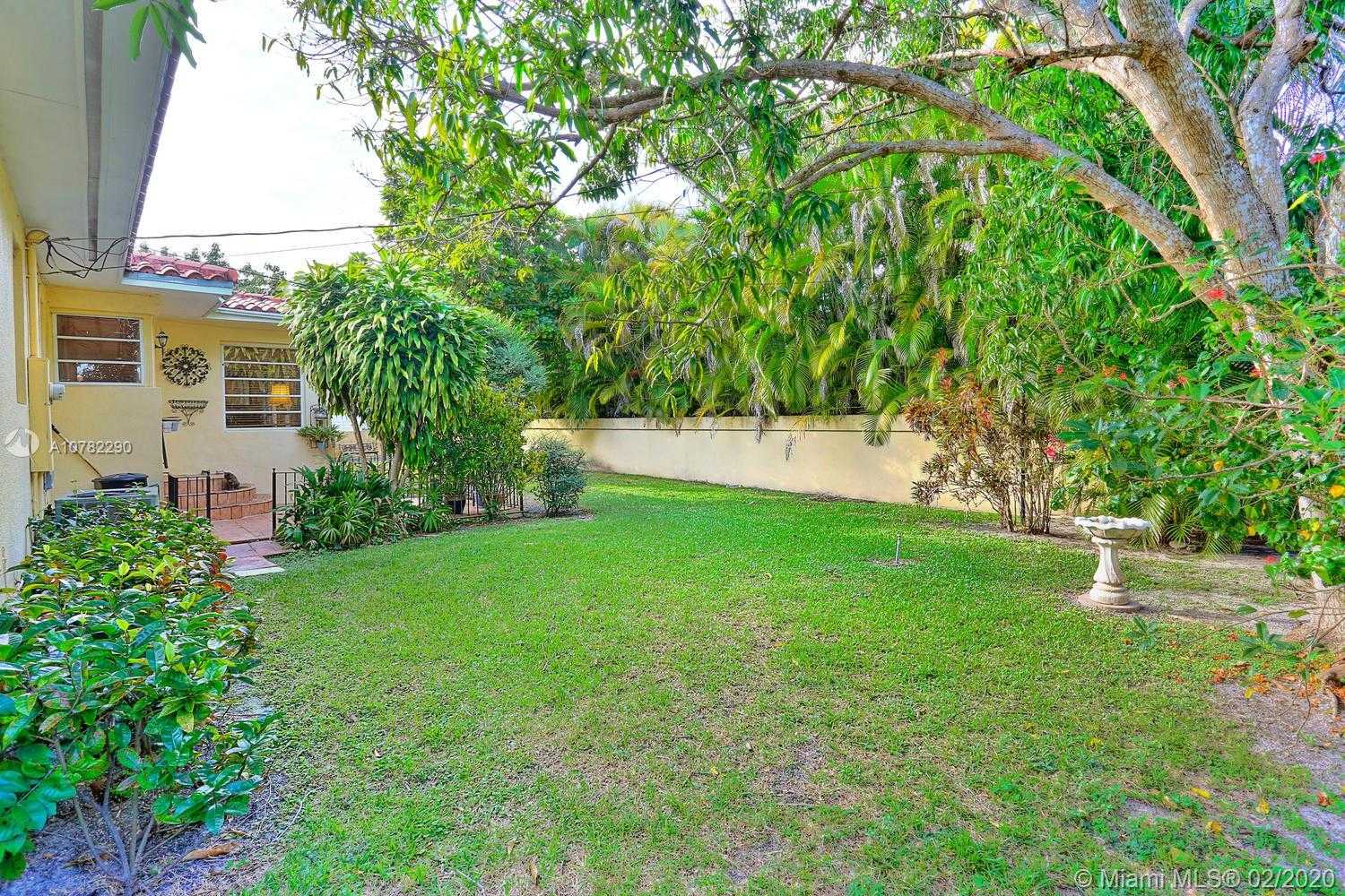 Small Image of 1541 PALANCIA AVE, Coral Gables Number 17