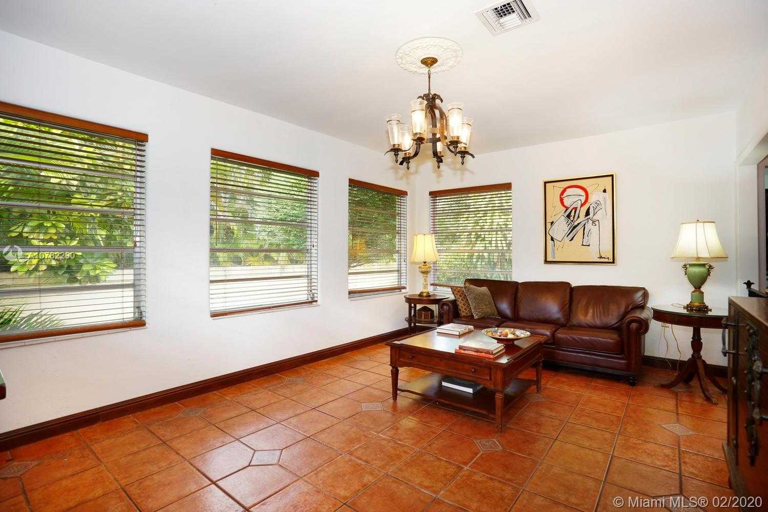 Small Image of 1541 PALANCIA AVE, Coral Gables Number 8