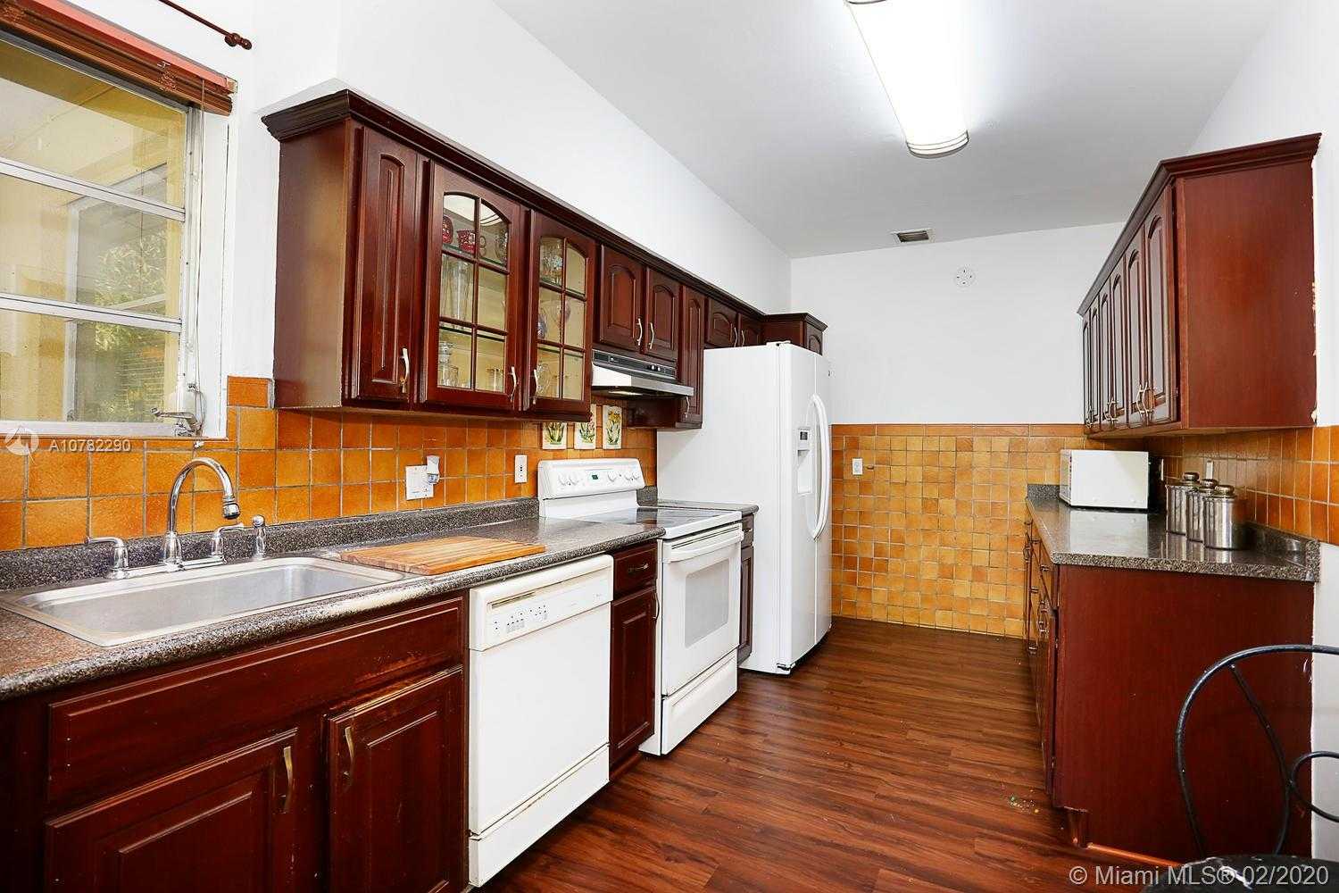 Small Image of 1541 PALANCIA AVE, Coral Gables Number 9
