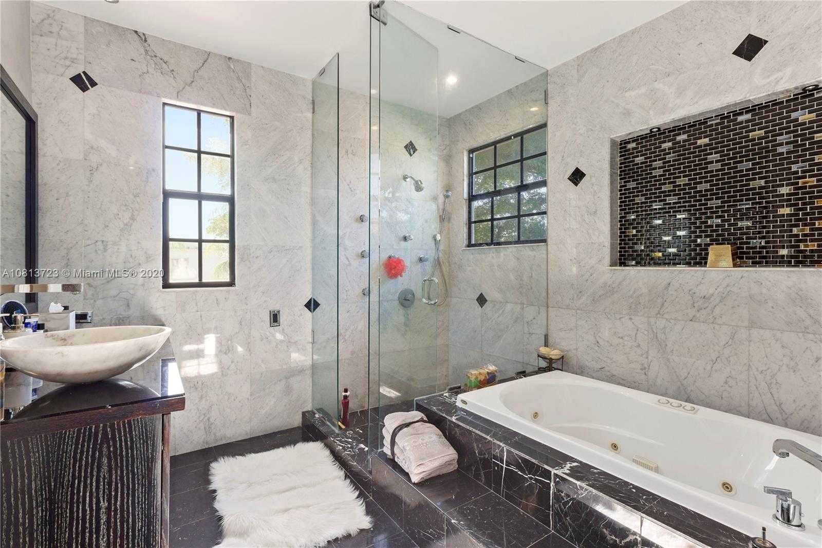 Small Image of 9439 NORTH WEST 54TH DORAL CIR LN, Doral Number 10