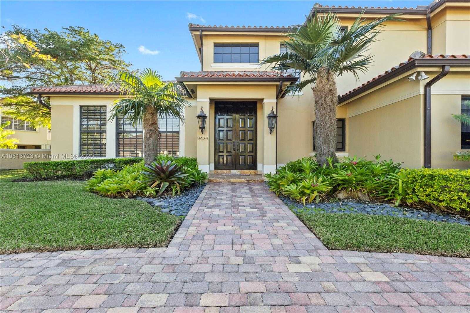 Small Image of 9439 NORTH WEST 54TH DORAL CIR LN, Doral Number 18