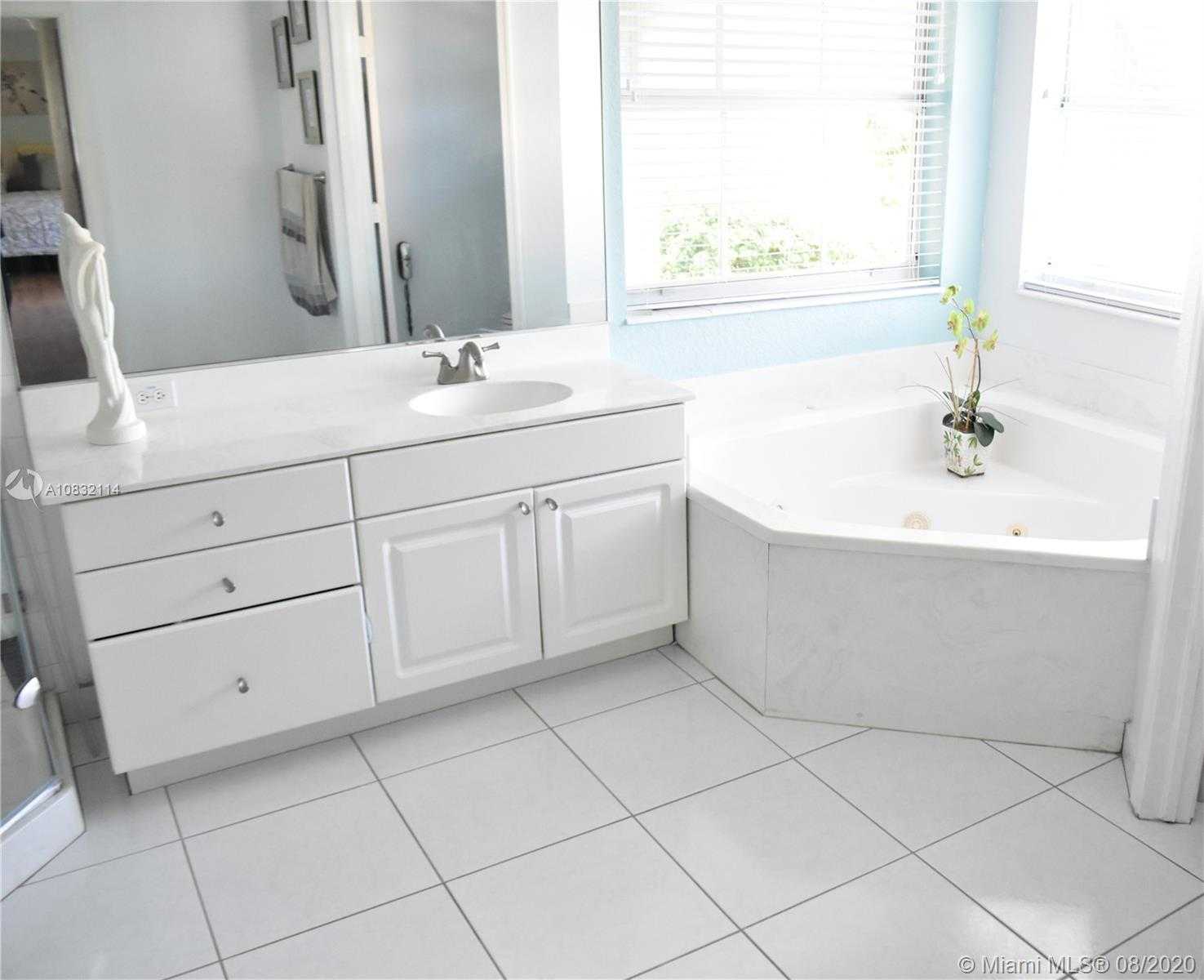 Small Image of 16005 NORTH WEST 82ND CT, Miami Lakes Number 27