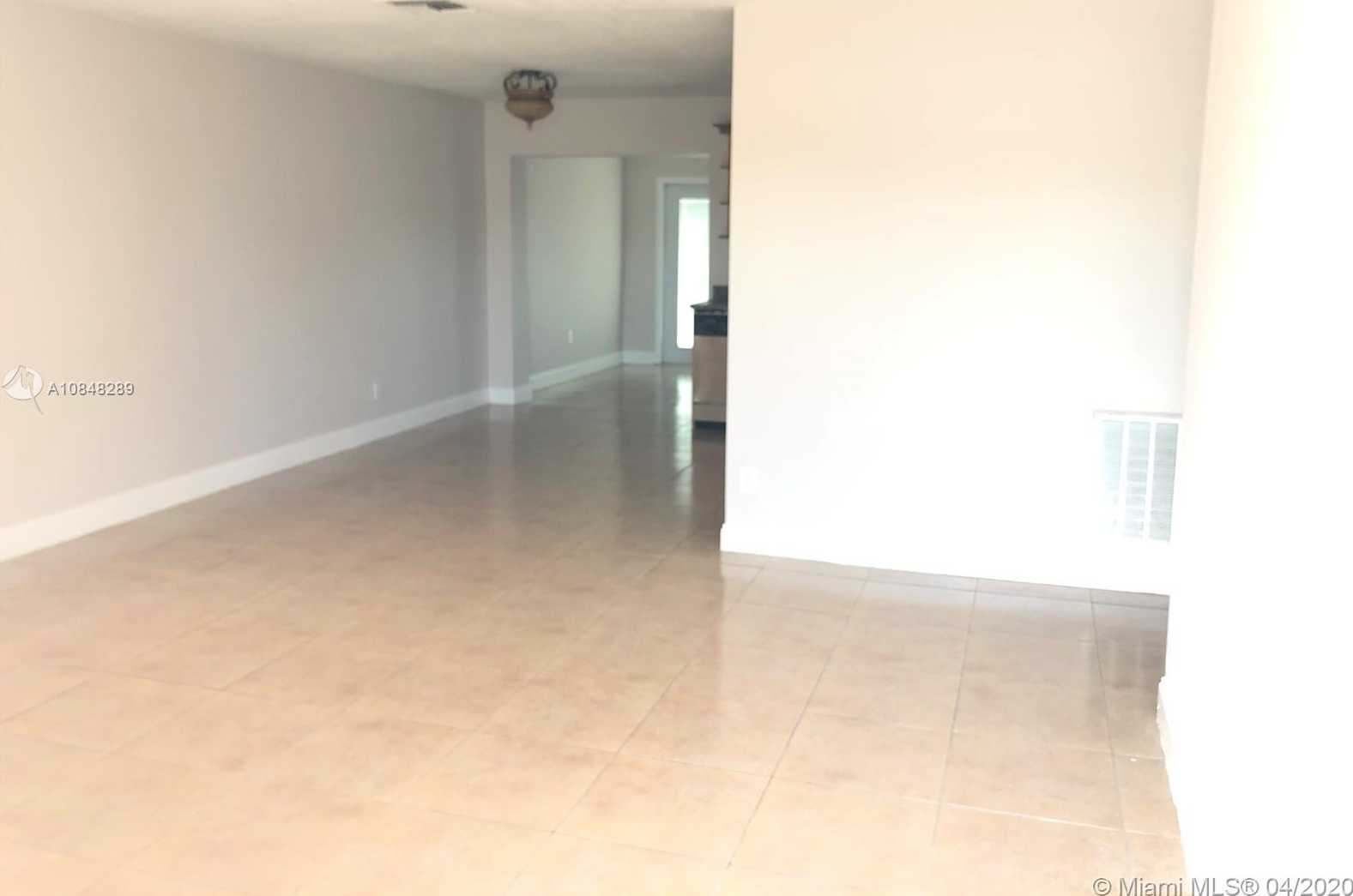Small Image of 9401 NORTH WEST 81ST MNR, Tamarac Number 4