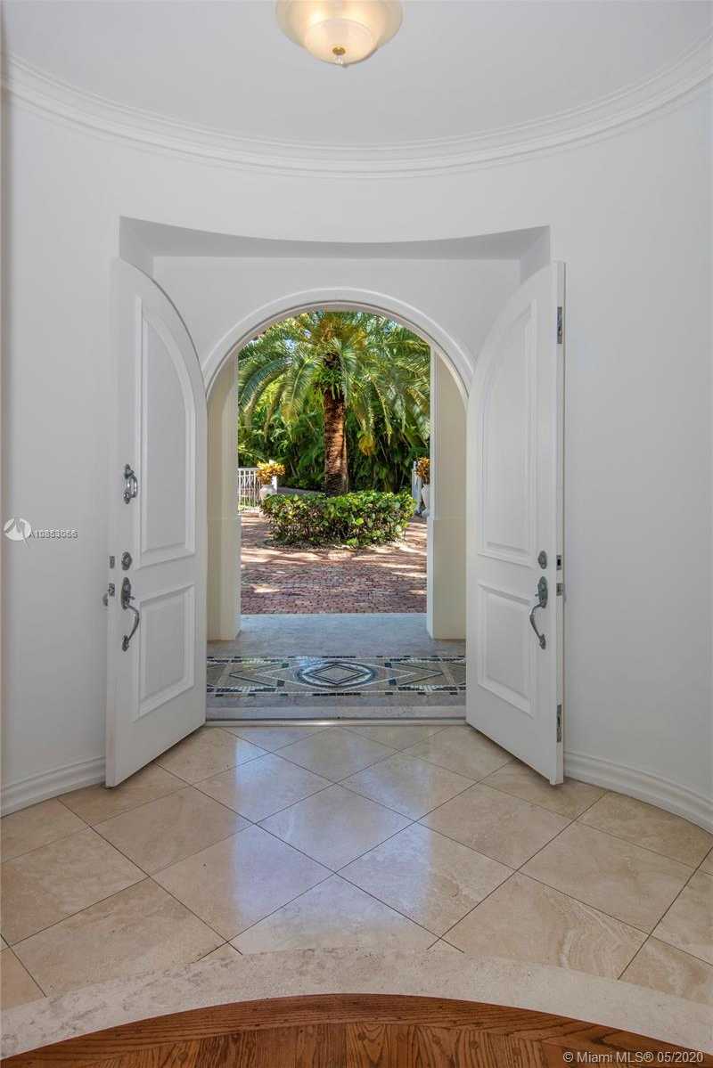 Small Image of 1 W Star Island Dr, Miami Beach, FL 33139, USA Number 7