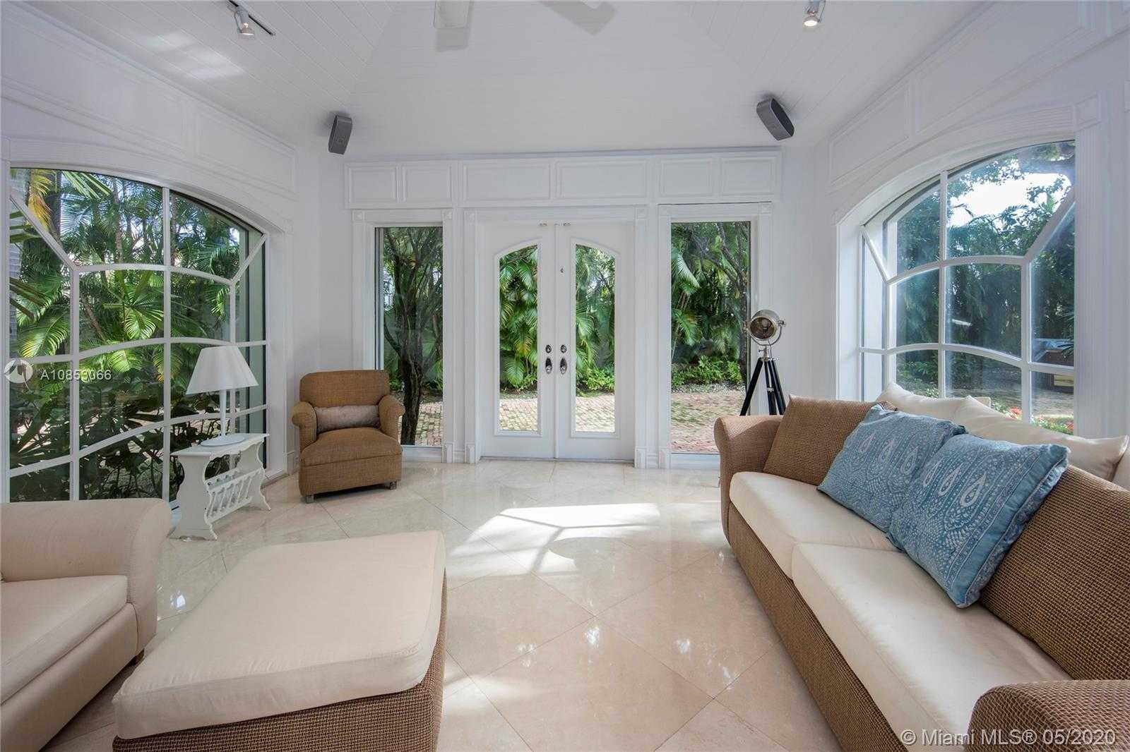 Small Image of 1 W Star Island Dr, Miami Beach, FL 33139, USA Number 9