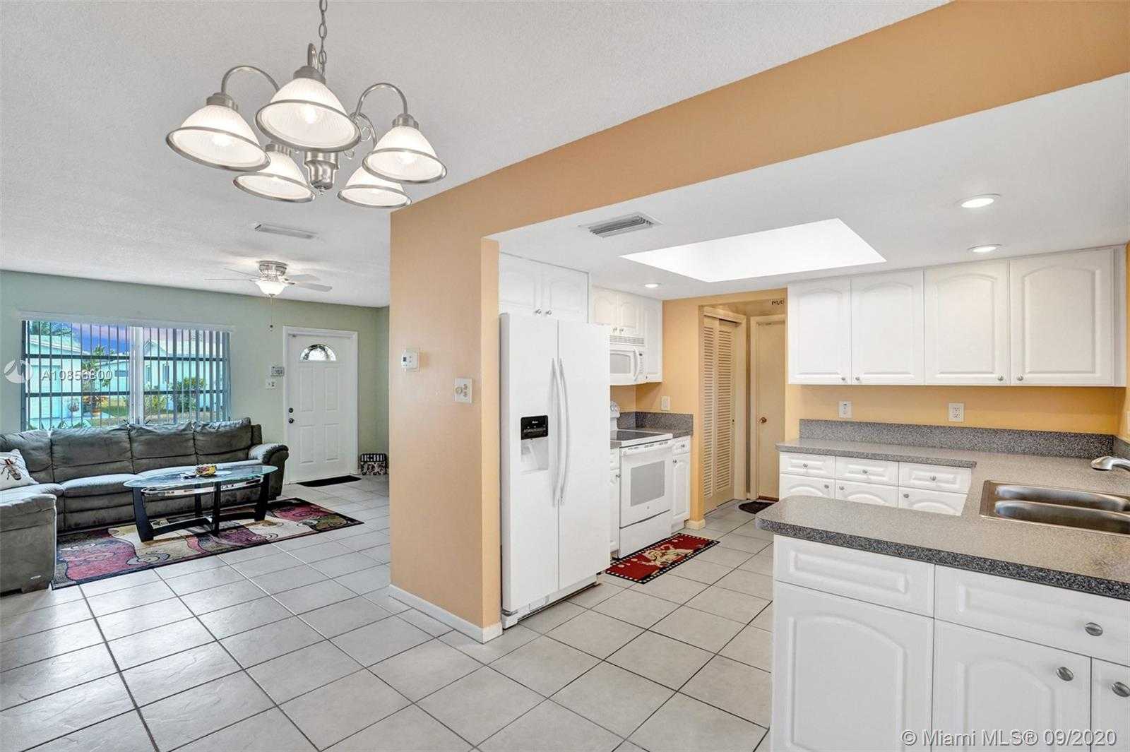 Small Image of 6935 NORTH WEST 11TH ST, Margate Number 13