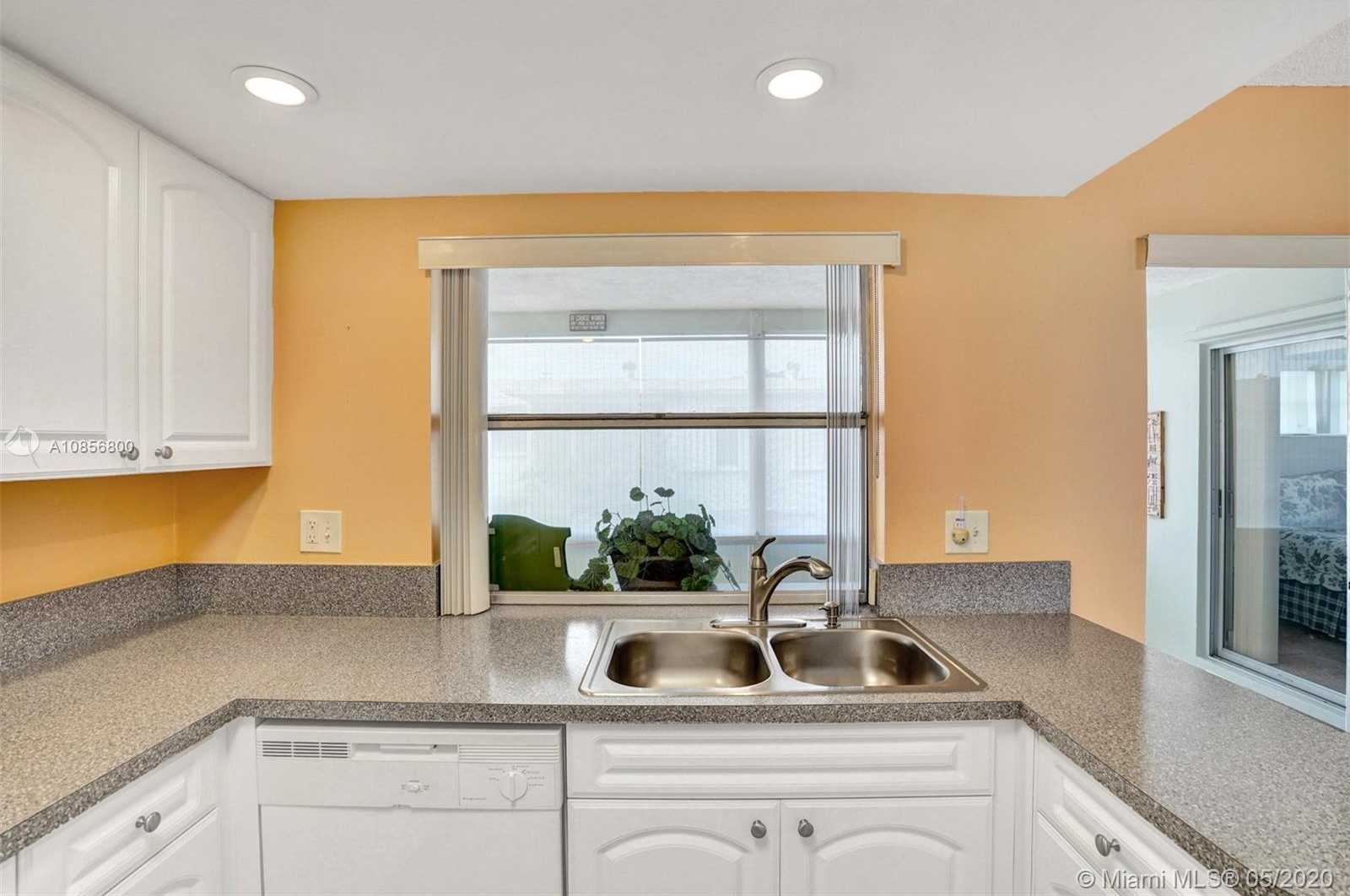 Small Image of 6935 NORTH WEST 11TH ST, Margate Number 14