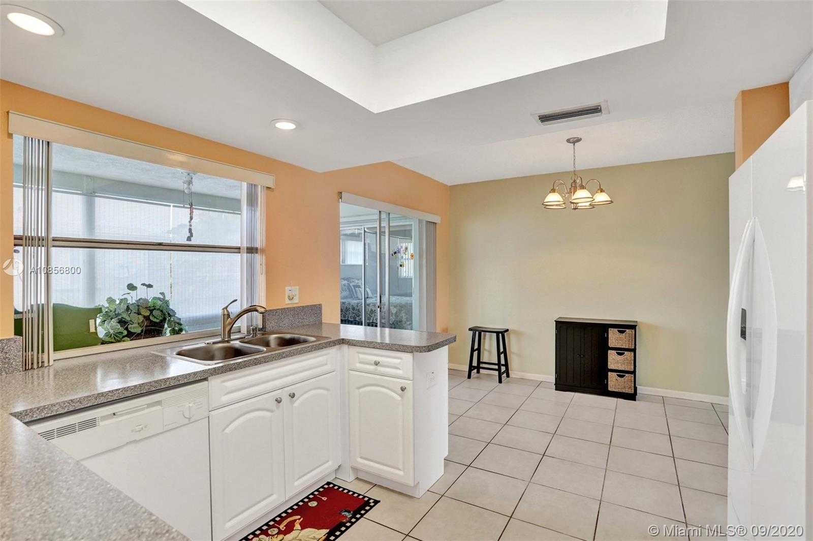 Small Image of 6935 NORTH WEST 11TH ST, Margate Number 15