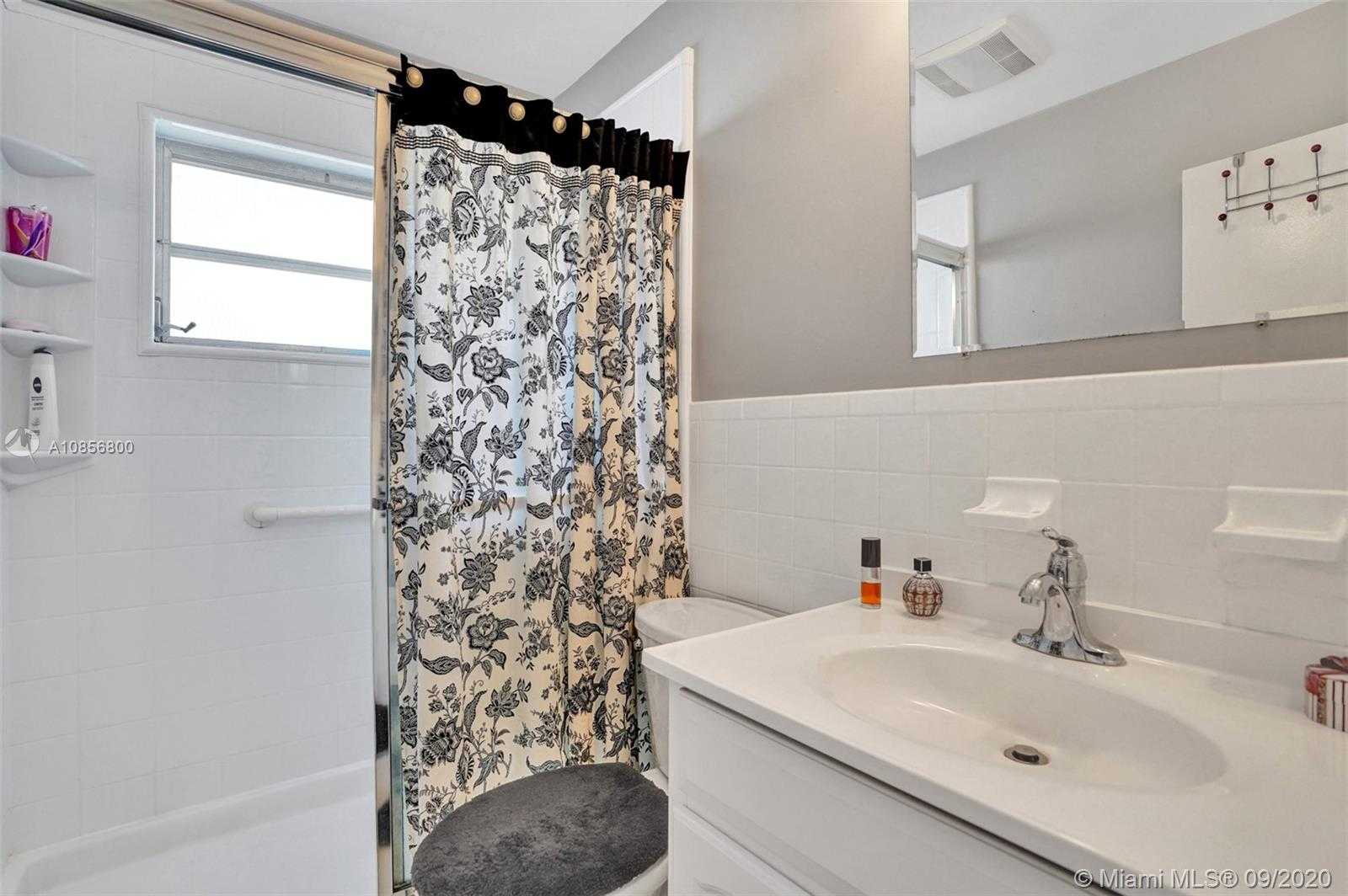 Small Image of 6935 NORTH WEST 11TH ST, Margate Number 19